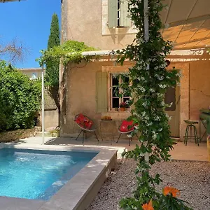 https://lescarpolette.fr-provencehotel.com